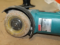 Elektrische haakse slijper makita 9015b. - afbeelding 2 van  2