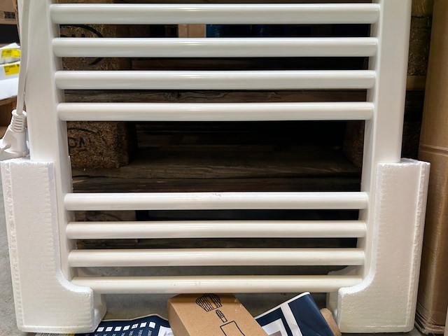 Elektrische handdoekradiator 750w, masterwatt, 300100750 calor 750w straight white - afbeelding 2 van  6
