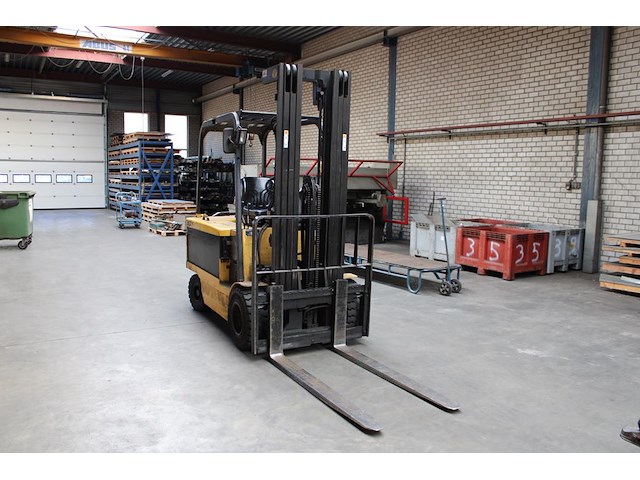 Elektrische heftruck daewoo classic b30s-2. hefvermogen 3 ton. hefhoogte 556 cm. draaiuren 10.825 uur. bouw... - afbeelding 1 van  7