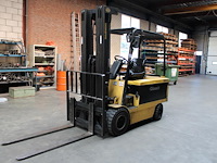 Elektrische heftruck daewoo classic b30s-2. hefvermogen 3 ton. hefhoogte 556 cm. draaiuren 10.825 uur. bouw... - afbeelding 2 van  7