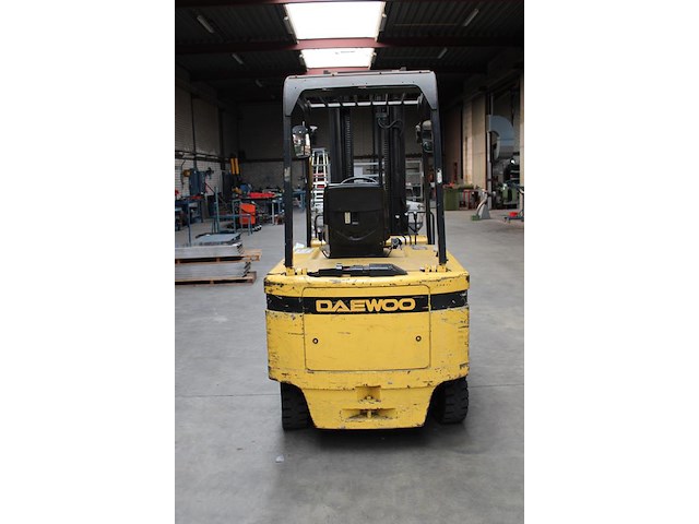 Elektrische heftruck daewoo classic b30s-2. hefvermogen 3 ton. hefhoogte 556 cm. draaiuren 10.825 uur. bouw... - afbeelding 3 van  7