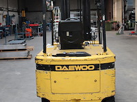 Elektrische heftruck daewoo classic b30s-2. hefvermogen 3 ton. hefhoogte 556 cm. draaiuren 10.825 uur. bouw... - afbeelding 3 van  7