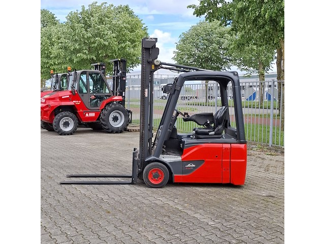Elektrische heftruck, linde, e16-02, rood, 2014 - afbeelding 12 van  31
