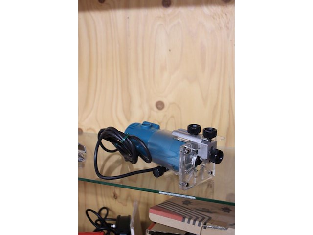 Elektrische kantenfrees makita 3703. nieuw in doos. - afbeelding 2 van  2