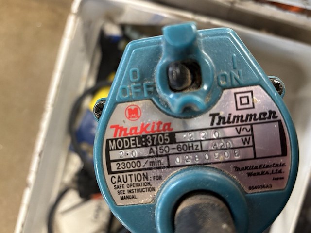 Elektrische kantenfrees, makita, 3705 - afbeelding 3 van  5