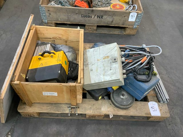 Elektrische kettingtakel (2x) - afbeelding 1 van  4