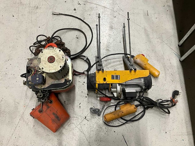 Elektrische kettingtakel (2x) - afbeelding 1 van  6