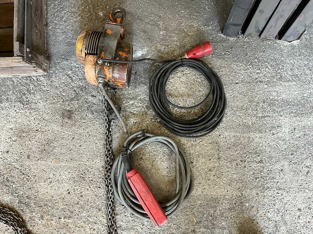 Elektrische kettingtakel - afbeelding 1 van  6