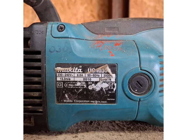 Elektrische kettingzaag makita, uc4030a, bouwjaar 2010 - afbeelding 4 van  7