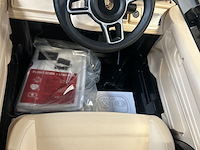 Elektrische kinderauto porsche taycan 12v - afbeelding 5 van  7