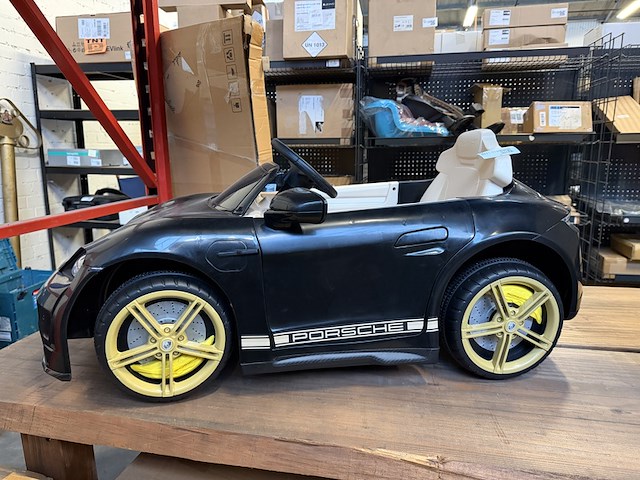 Elektrische kinderauto porsche - afbeelding 1 van  8