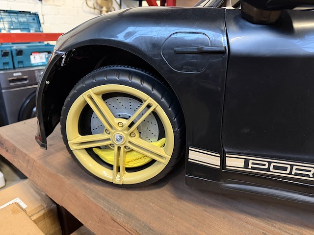 Elektrische kinderauto porsche - afbeelding 7 van  8