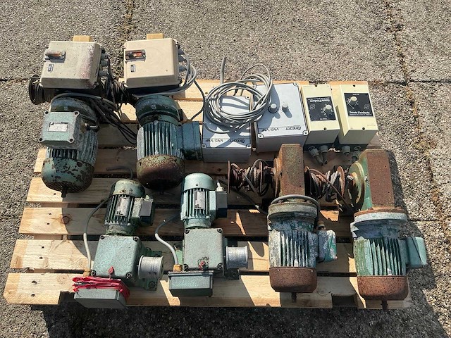 Elektrische liermotoren set voor gordijnregeling pluimveestal (3x) - afbeelding 1 van  7