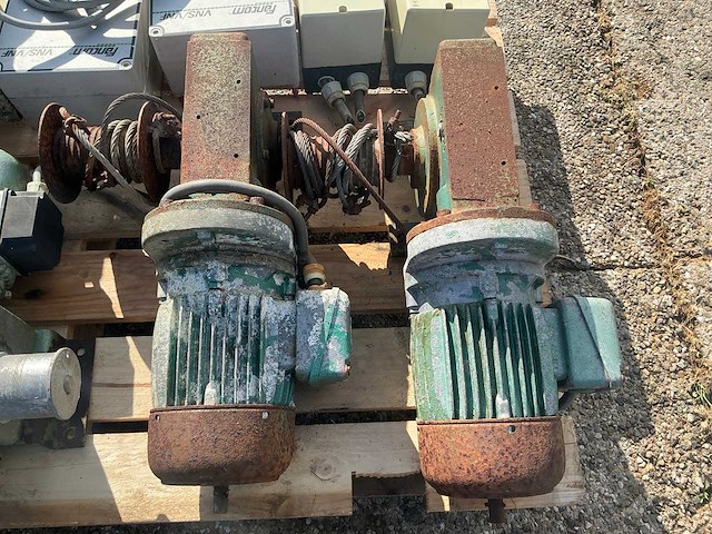 Elektrische liermotoren set voor gordijnregeling pluimveestal (3x) - afbeelding 2 van  7