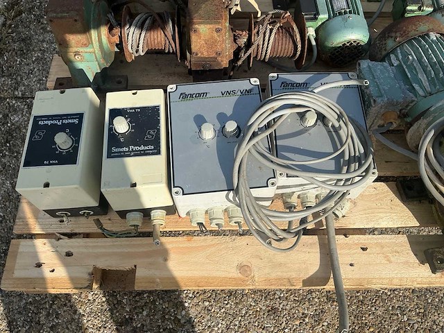 Elektrische liermotoren set voor gordijnregeling pluimveestal (3x) - afbeelding 7 van  7