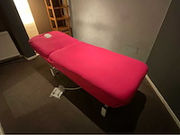 Elektrische massagetafel met voetpedaal