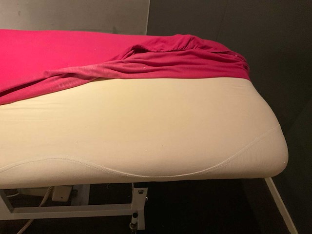 Elektrische massagetafel met voetpedaal - afbeelding 5 van  10