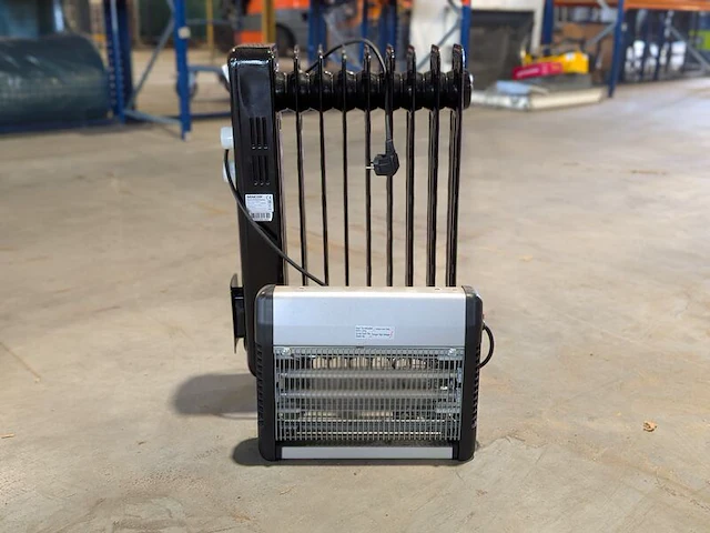 Elektrische oliegevulde radiator en elektrische anti-insectenlamp - afbeelding 5 van  12