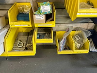 Elektrische onderdelen in 4 rekken - afbeelding 6 van  17