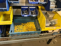 Elektrische onderdelen in 4 rekken - afbeelding 16 van  17