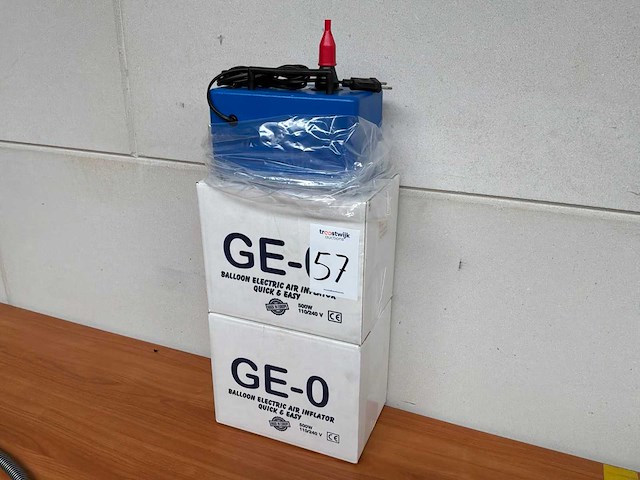 Elektrische opblaaspomp (2x) - afbeelding 1 van  4