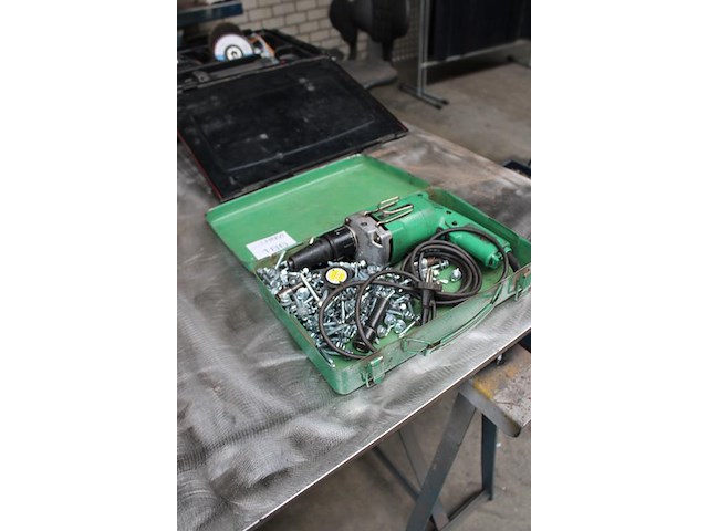 Elektrische schroefmachine hitachi. - afbeelding 2 van  2