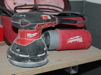 Elektrische schuurmachine milwaukee ros125e met diverse schuurpads. - afbeelding 2 van  2