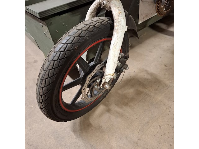 Elektrische scooter, dyu - afbeelding 26 van  27