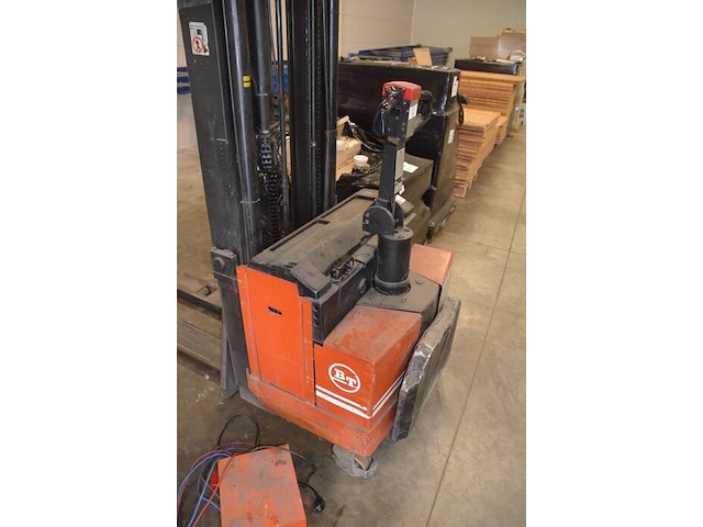 Elektrische stapelaar bt lsv 1600/2 1800kg met accu en lader - afbeelding 6 van  14