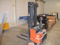 Elektrische stapelaar bt lsv 1600/2 1800kg met accu en lader - afbeelding 12 van  14