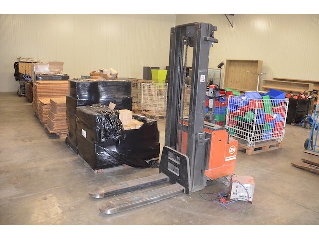 Elektrische stapelaar bt lsv 1600/2 1800kg met accu en lader - afbeelding 13 van  14