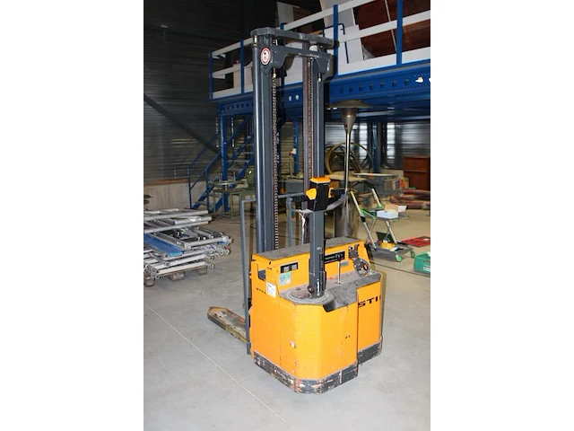 Elektrische stapelaar still egv1250. maximaal 125 kg. bouwjaar 1992. maximale hefhoogte 425 cm. afhalen in ... - afbeelding 2 van  5