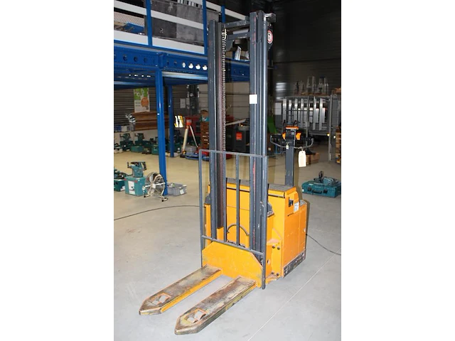 Elektrische stapelaar still egv1250. maximaal 125 kg. bouwjaar 1992. maximale hefhoogte 425 cm. afhalen in ... - afbeelding 3 van  5
