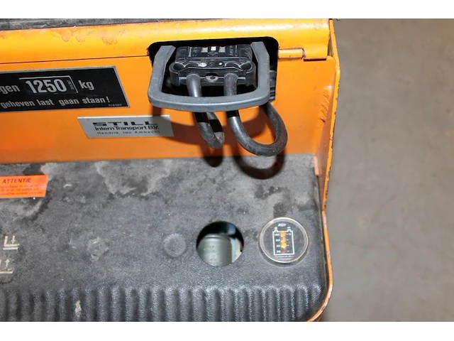 Elektrische stapelaar still egv1250. maximaal 125 kg. bouwjaar 1992. maximale hefhoogte 425 cm. afhalen in ... - afbeelding 4 van  5