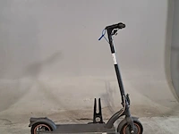 Elektrische step, navee