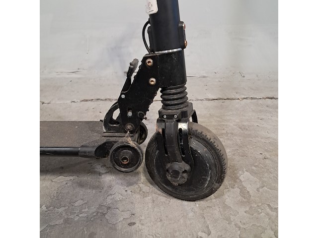 Elektrische step, techno, light, 2023 - afbeelding 7 van  10