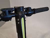 Elektrische step, techno, light, 2023 - afbeelding 8 van  10