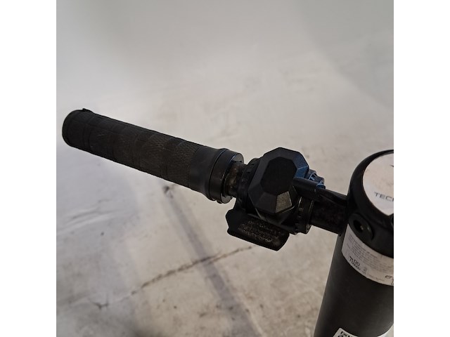 Elektrische step, techno, light, 2023 - afbeelding 10 van  10