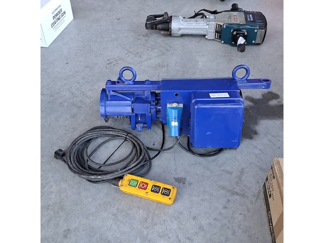 Elektrische takel / lier – 230v , blauw - afbeelding 9 van  10
