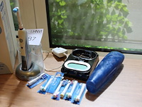 Elektrische tandenborstel braun oral b triumph met diverse hulpstukken en lader. - afbeelding 1 van  3