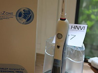 Elektrische tandenborstel braun oral b triumph met diverse hulpstukken en lader. - afbeelding 3 van  3