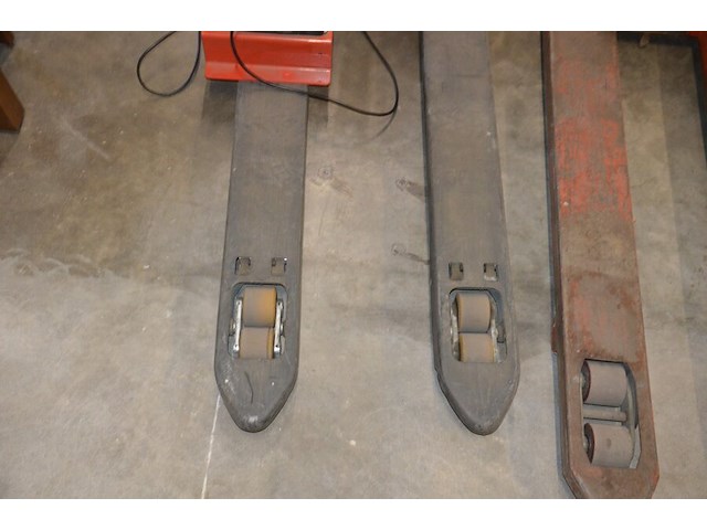 Elektrische transpallet hangcha type cbd12-w2m-1 max 1200kg met accu en lader - afbeelding 11 van  13