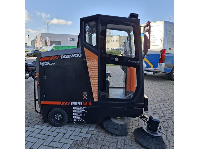 Elektrische veegmachine daewoo, sweeper das100, bouwjaar 2023 - afbeelding 25 van  29