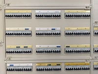 Elektrische verdeelkast, hager, fg26w / 634503, grijs/wit, 2000, met automaten en 400a hoofdschakelaar - afbeelding 8 van  13