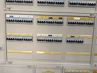 Elektrische verdeelkast, hager, fg26w / 634503, grijs/wit, 2000, met automaten en 400a hoofdschakelaar - afbeelding 9 van  13