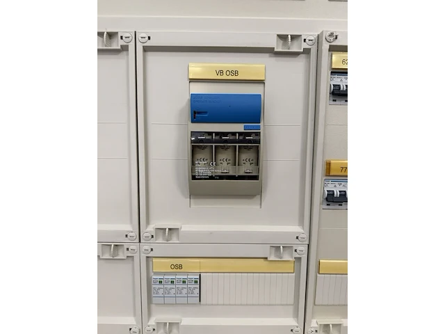Elektrische verdeelkast, hager, fg26w / 634503, grijs/wit, 2000, met automaten en 400a hoofdschakelaar - afbeelding 11 van  13