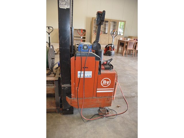 Elektrische verrijdbare stapelaar bt 1,5v lsv 1250e/10 1250kg met lader - afbeelding 5 van  15