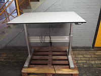 Elektrische verstelbare esd werktafel - afbeelding 1 van  8