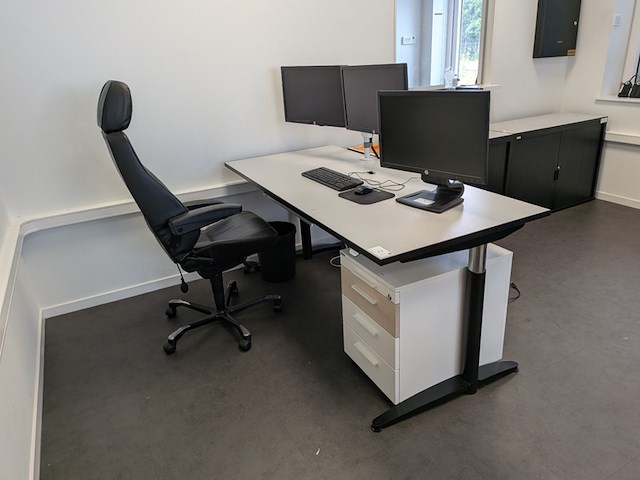 Elektrische zit-sta bureau - afbeelding 1 van  13