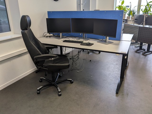 Elektrische zit-sta bureau - afbeelding 1 van  10